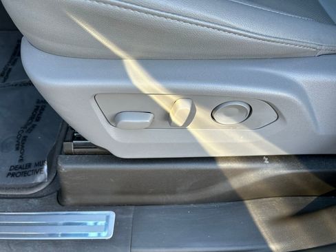 Used 2025 GMC Sierra 1500 SLT image 15