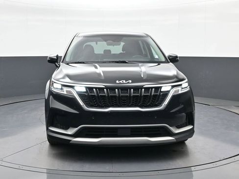 Used 2022 Kia Carnival EX image 2