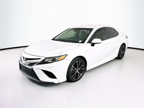 Used 2018 Toyota Camry SE FWD image 3