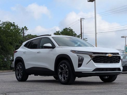 Used 2026 Chevrolet Trax LT image 3