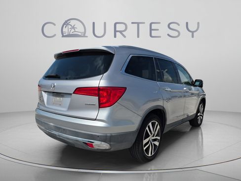 Used 2017 Honda Pilot Touring image 7