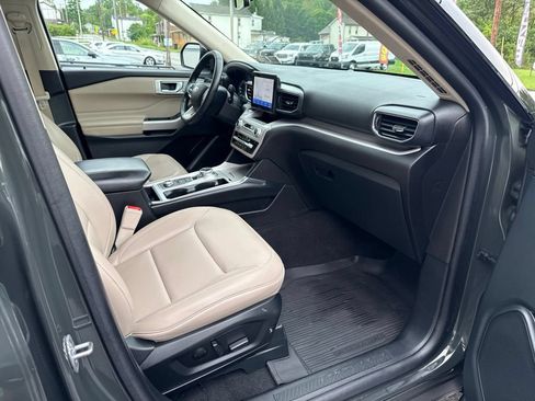 Used 2024 Ford Explorer XLT w/ Equipment Group 202A AWD/4WD image 35