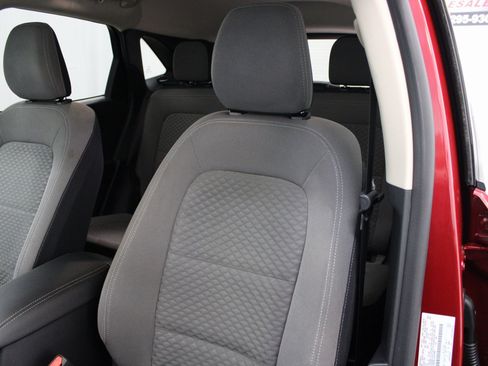 Used 2020 Ford Escape SE image 19