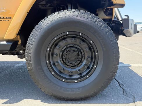 Used 2013 Jeep Wrangler Unlimited Sahara w/ Connectivity Group AWD/4WD image 10