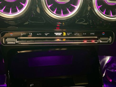 Used 2021 Mercedes-Benz CLA 35 AMG 4MATIC image 11