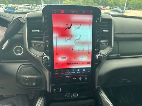 New 2026 RAM 2500 Laramie AWD/4WD image 11