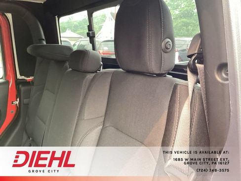 Used 2023 Jeep Gladiator Sport AWD/4WD image 16