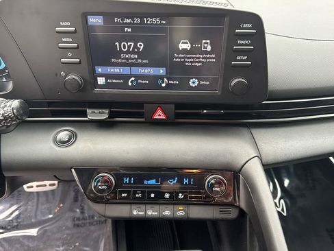 Used 2025 Hyundai Elantra Sport image 29