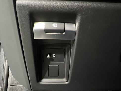 Used 2023 Land Rover Defender 130 X-Dynamic SE AWD/4WD image 19