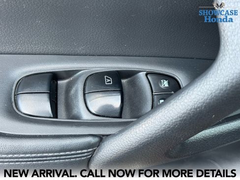 Used 2018 Nissan Rogue S image 9