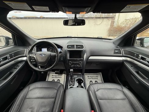 Used 2017 Ford Explorer XLT w/ Equipment Group 202A image 12