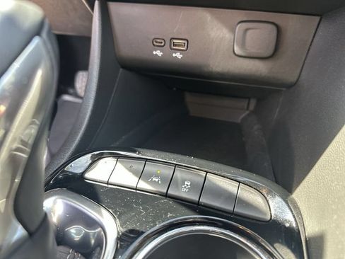 Used 2024 Buick Encore GX Preferred AWD/4WD image 39