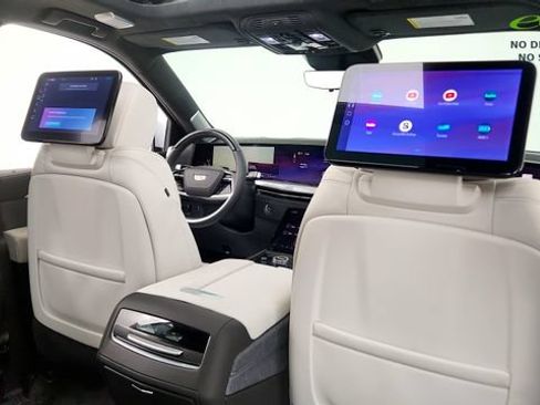 Used 2026 Cadillac Escalade Platinum Sport w/ LPO, ONYX Package AWD/4WD image 43