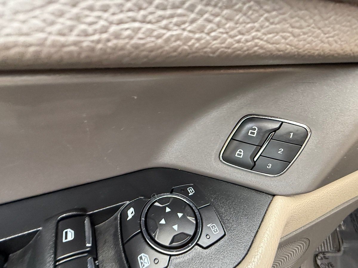 Used 2019 Ford Expedition XLT w/ Equipment Group 202A RWD image 23