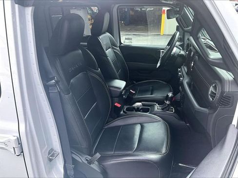 Used 2021 Jeep Wrangler Unlimited Sahara w/ Uconnect 4C Nav & Sound Group AWD/4WD image 7