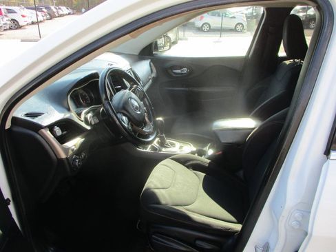 Used 2015 Jeep Cherokee Latitude image 12