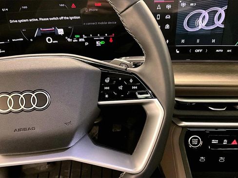 Used 2025 Audi Q5 Premium image 12