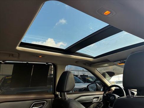 Used 2021 Nissan Rogue SL w/ Premium Package image 21