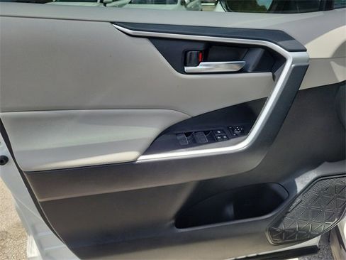 Used 2022 Toyota RAV4 XLE image 12