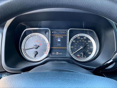 Used 2019 Nissan Titan SV image 9