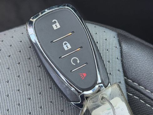 Used 2025 Chevrolet Trax LT FWD image 23