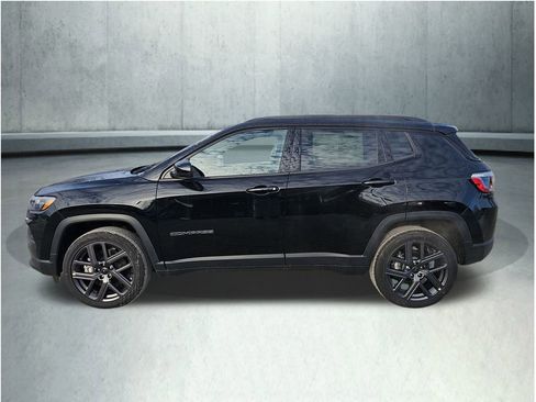 New 2026 Jeep Compass Latitude image 2