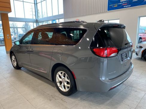 Used 2020 Chrysler Pacifica Limited image 5