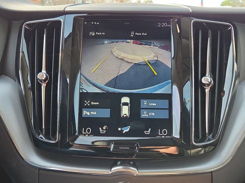 Used 2018 Volvo XC60 T5 Momentum w/ Convenience Package image 23