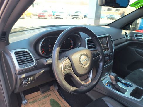Used 2018 Jeep Grand Cherokee Altitude image 10