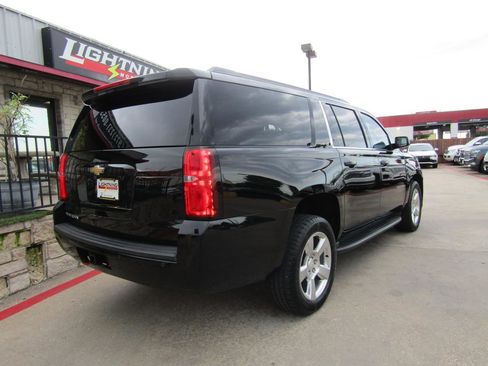 Used 2016 Chevrolet Suburban LT RWD image 4