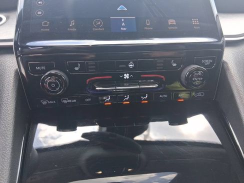 Used 2023 Jeep Grand Cherokee Limited AWD/4WD image 18