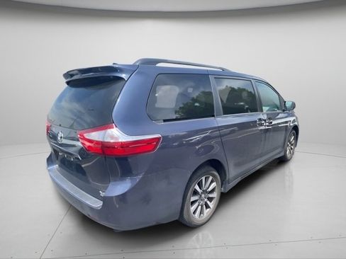 Used 2018 Toyota Sienna XLE w/ XLE Navigation Package AWD/4WD image 11