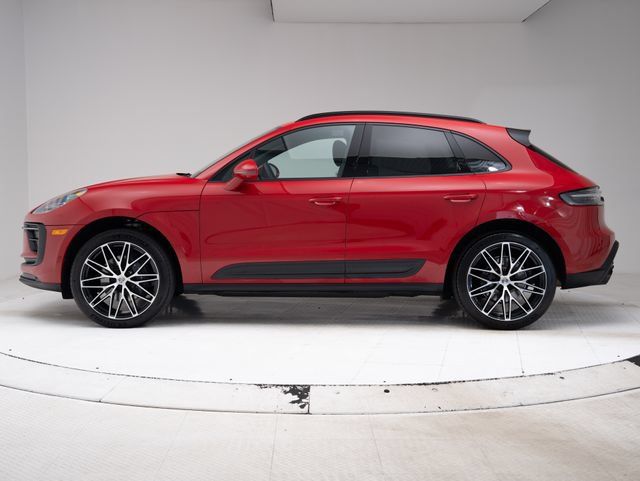 Certified 2026 Porsche Macan AWD/4WD image 2