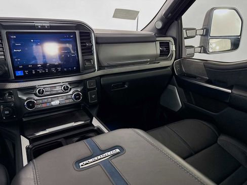 Used 2025 Ford F350 Platinum w/ FX4 Off-Road Package image 22