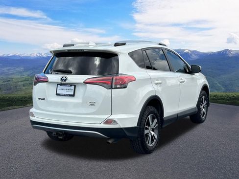 Used 2017 Toyota RAV4 XLE AWD/4WD image 5