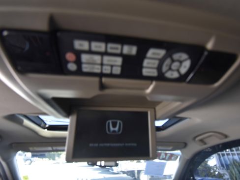 Used 2017 Honda Pilot Touring image 7