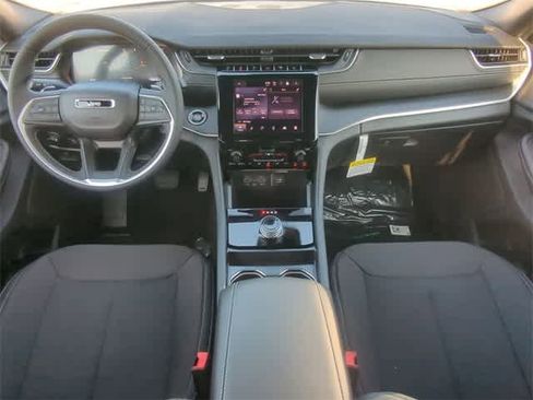 New 2025 Jeep Grand Cherokee Laredo image 15