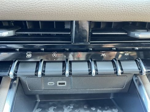 Used 2024 GMC Canyon Denali AWD/4WD image 25