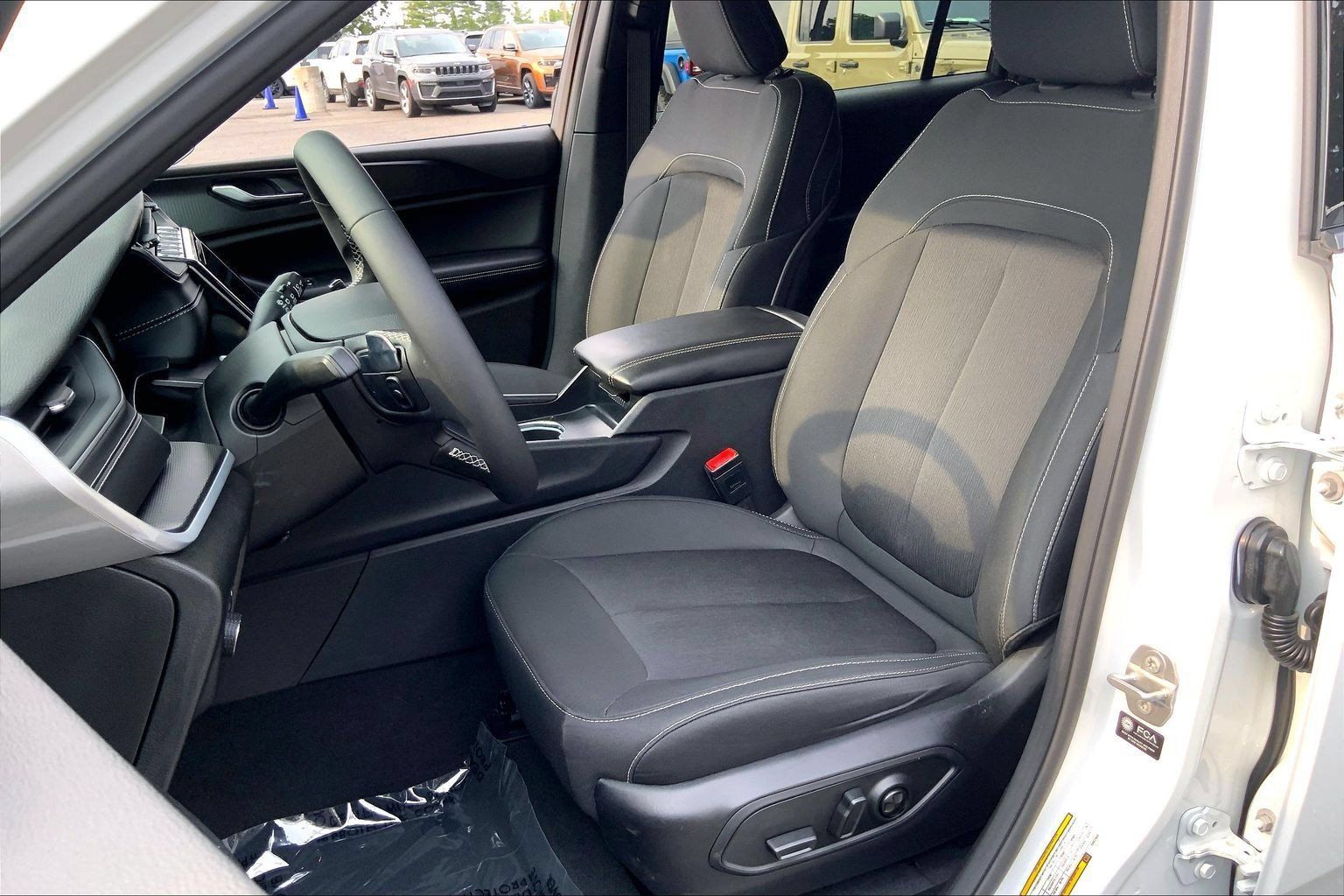 Certified 2024 Jeep Grand Cherokee L Laredo AWD/4WD image 7