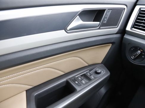 Used 2022 Volkswagen Atlas Cross Sport SE image 23