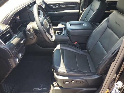 Used 2023 GMC Yukon Denali AWD/4WD image 5