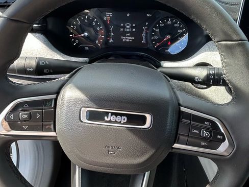 Used 2024 Jeep Compass Latitude image 10