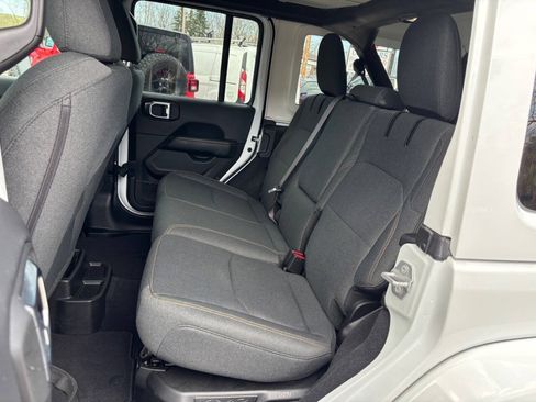 Used 2025 Jeep Wrangler Unlimited Sahara w/ Safety Group AWD/4WD image 13