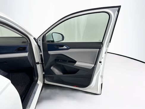 Used 2024 Volkswagen Taos SE FWD image 30