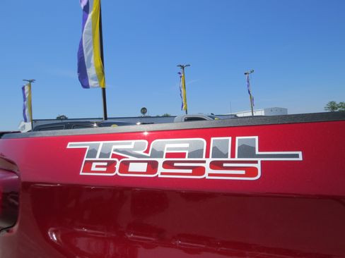 Used 2026 Chevrolet Silverado 1500 LT Trail Boss w/ Convenience Package II AWD/4WD image 15