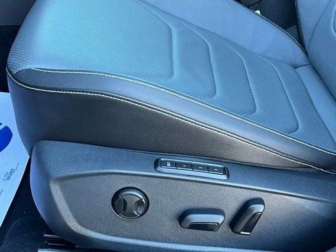 Certified 2025 Volkswagen Jetta SEL image 34