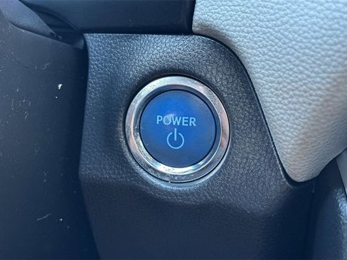 Used 2022 Toyota RAV4 XLE image 24