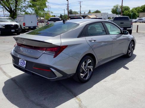 Used 2025 Hyundai Elantra Sport FWD image 11