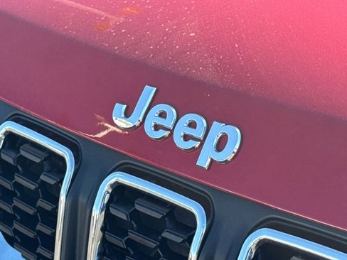 Used 2025 Jeep Compass Latitude image 35