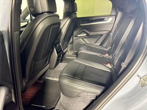 Used 2024 Porsche Cayenne Coupe w/ Premium Package Plus image 21